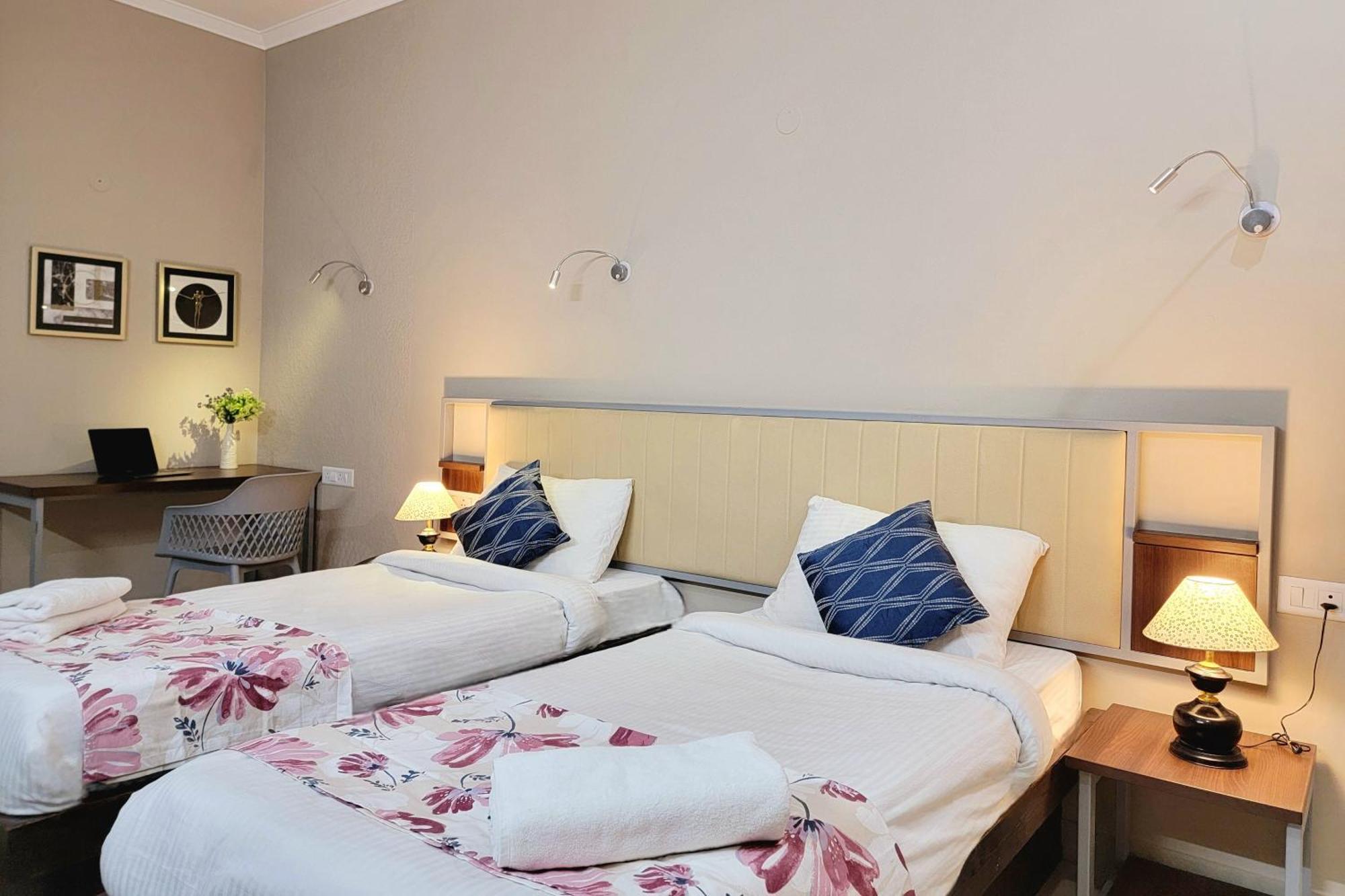 Vamsor Heights 1047 Hotell Gurgaon Eksteriør bilde